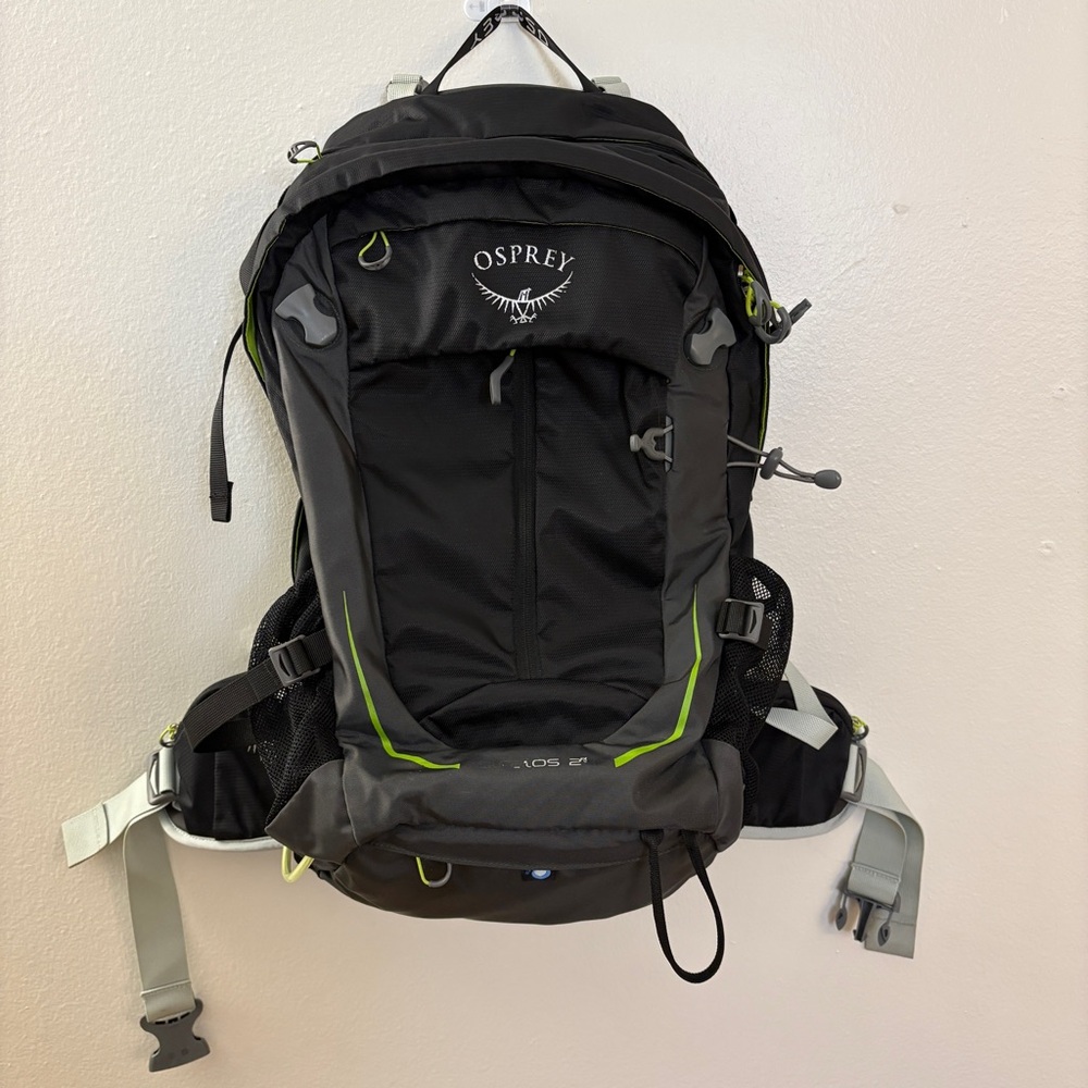 Osprey Stratos 24 Hiking Backpack - Black/Gray/Green